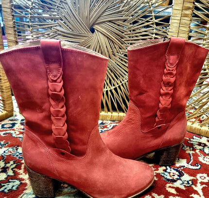 Vintage Royalty Boots - Yatva